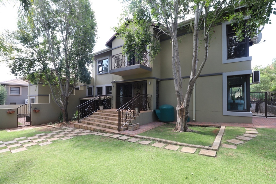 5 Bedroom Property for Sale in Wilkoppies North West